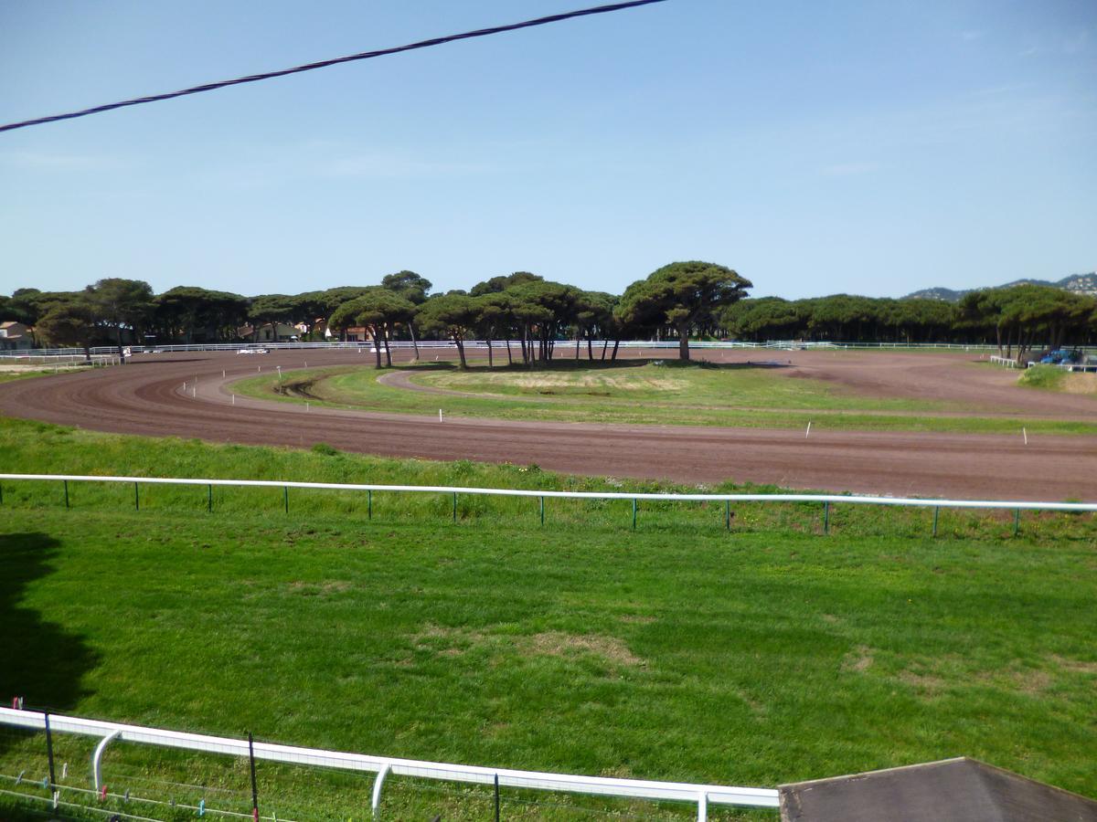 Hotel Le Calypso Hyeres Luaran gambar